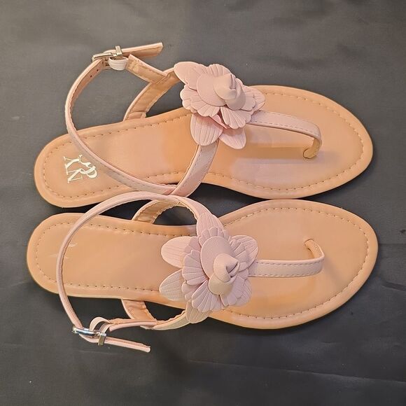 BRAND NEW NY&C FLORAL DESIGN WOMENS THONG SANDALS - Picture 5 of 14